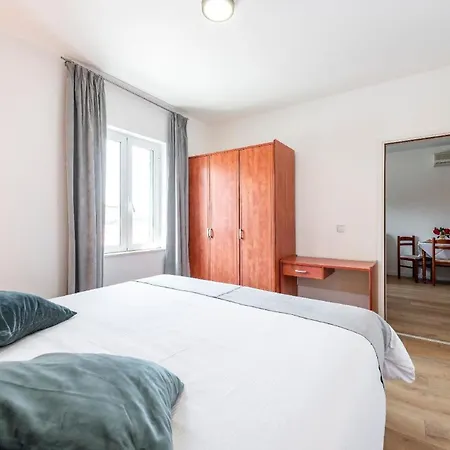 Mit Einem Schlafzimmer Und Meerblick Apartmán *