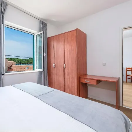 Mit Einem Schlafzimmer Und Meerblick